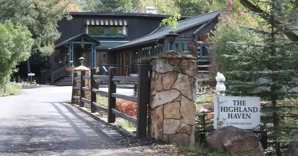 Featured-Image-_-Inn-Entrance